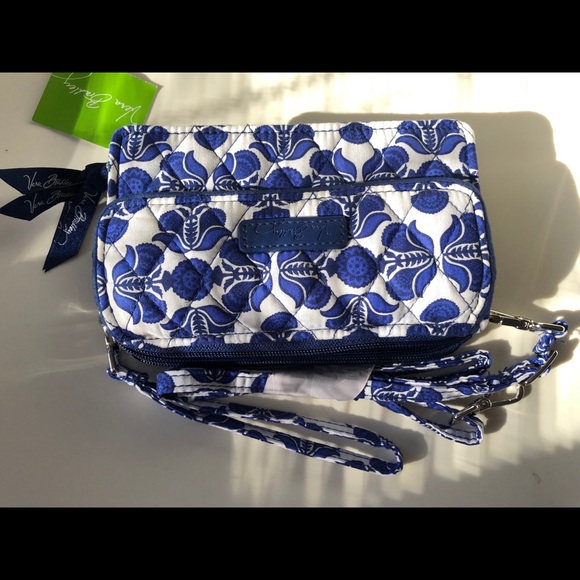 Vera Bradley Handbags - Vera Bradley all in one crossbody for iPhone 6+